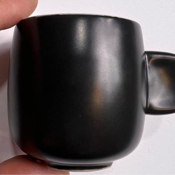 Cute Tiny Black Tea/Sake Cup - Picture 3 of 3